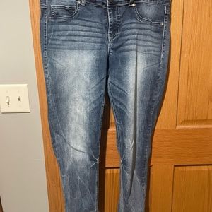 Size 14 regular Maurices jeans
